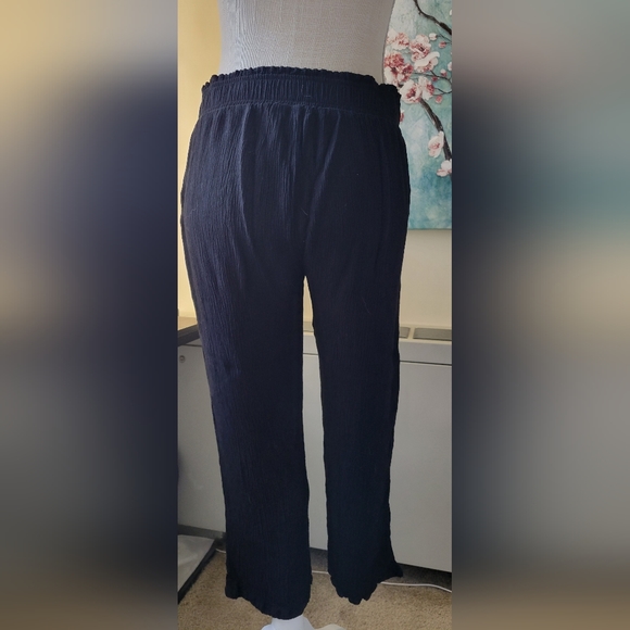 Black Flowy Capris - Picture 4 of 7